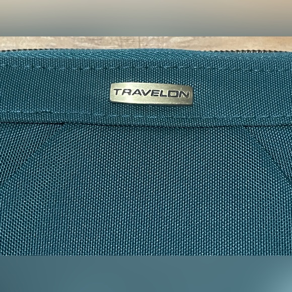 Travelon Anti-theft bifold wallet NWT - Picture 3 of 6